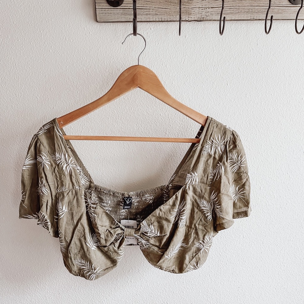 SOLD light green cropped blouse